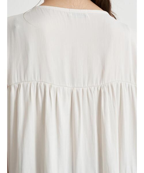 earth music&ecology(アースミュージックアンドエコロジー)の「バックティアードチュニック *(Tシャツ/カットソー・レディース・アイボリー/グレイッシュベージュ/ブラック・FREE)」の16枚目の写真