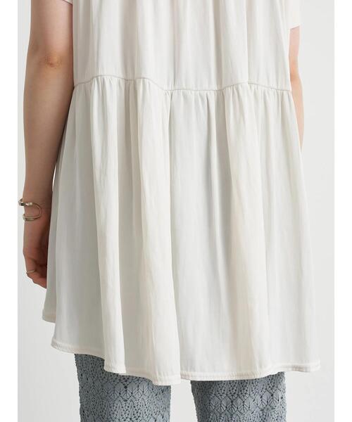 earth music&ecology(アースミュージックアンドエコロジー)の「バックティアードチュニック *(Tシャツ/カットソー・レディース・アイボリー/グレイッシュベージュ/ブラック・FREE)」の17枚目の写真