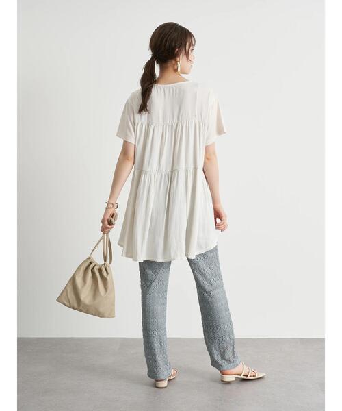 earth music&ecology(アースミュージックアンドエコロジー)の「バックティアードチュニック *(Tシャツ/カットソー・レディース・アイボリー/グレイッシュベージュ/ブラック・FREE)」の21枚目の写真