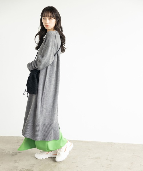 GeeRA（ジーラ）の「バックスリットＶネックニットワンピース（ワンピース・レディース・ブラック/ベージュ/パープル/杢グレー/ブルー/イエロー・LARGE/X-LARGE/XX-LARGE/SMALL/MEDIUM）」の16枚目の写真