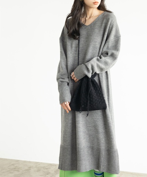 GeeRA（ジーラ）の「バックスリットＶネックニットワンピース（ワンピース・レディース・ブラック/ベージュ/パープル/杢グレー/ブルー/イエロー・LARGE/X-LARGE/XX-LARGE/SMALL/MEDIUM）」の14枚目の写真
