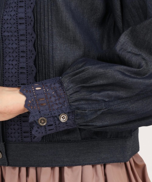 STRAWBERRY-FIELDS（ストロベリーフィールズ）の「スーパーライトデニム　ノーカラージャケット（デニムジャケット・レディース・ライトベージュ/ネイビー・2）」の10枚目の写真