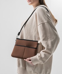 MURA（ムラ）の「ネオプレン サコッシュ ミニ ショルダーバッグ（トートバッグ別売り）（ショルダーバッグ・レディース）」