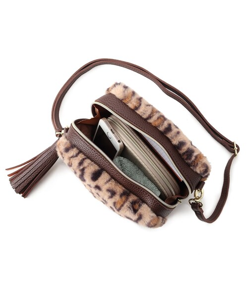 DRESKIP（ドレスキップ）の「◆フェイクファーキューブショルダー（ショルダーバッグ・レディース・チャコールグレー/ブラウン系その他/ライトベージュ/ブラック系3/ブラウン系1/アイボリー・00）」の11枚目の写真