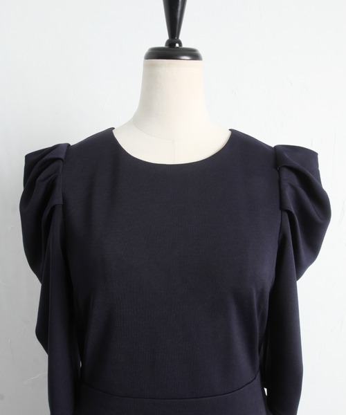 &. NOSTALGIA（アンドドットノスタルジア）の「【harさんコラボ】パワショルIラインワンピース（ワンピース・レディース・ブラック/ダークネイビー・FREE）」の4枚目の写真