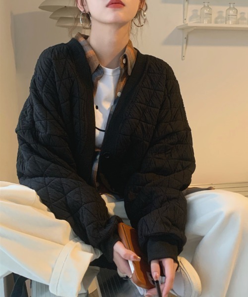 MANGROVE（マングローブ）の「ノーカラーキルティングブルゾン（ブルゾン・レディース・カーキ/ブラック・FREE）」の4枚目の写真