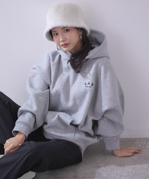 vis-`a-vis | 【WEB限定】VAV刺繍バックロゴ裏起毛フーディ(パーカー)