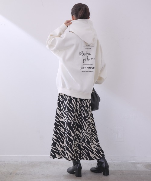 vis-`a-vis(ビサビ)の「【WEB限定】VAV刺繍バックロゴ裏起毛フーディ(パーカー・レディース・キナリ/ブラウン系その他3/チャコールグレー/ピンク・FREE)」の8枚目の写真