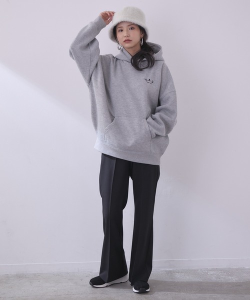 vis-`a-vis(ビサビ)の「【WEB限定】VAV刺繍バックロゴ裏起毛フーディ(パーカー・レディース・キナリ/ブラウン系その他3/チャコールグレー/ピンク・FREE)」の12枚目の写真