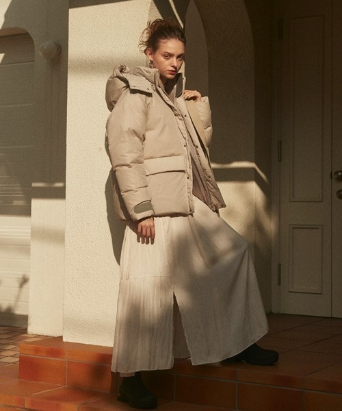 emmi（エミ）の「別注モデル【HELLY HANSEN】Arendal down jacket_emmi atelier（ダウンジャケット/コート・レディース・グレー・MEDIUM/LARGE）」の2枚目の写真