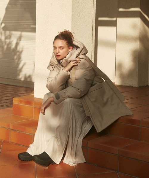 emmi（エミ）の「別注モデル【HELLY HANSEN】Arendal down jacket_emmi atelier（ダウンジャケット/コート・レディース・グレー・MEDIUM/LARGE）」の3枚目の写真