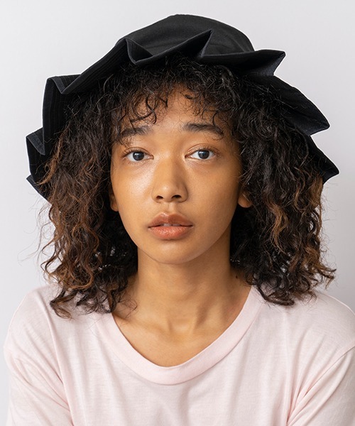 Casselini（キャセリーニ）の「Casselini(キャセリーニ)プリーツバケットハット（ハット・レディース・ブラック/サックスブルー/アイボリー・FREE）」の3枚目の写真