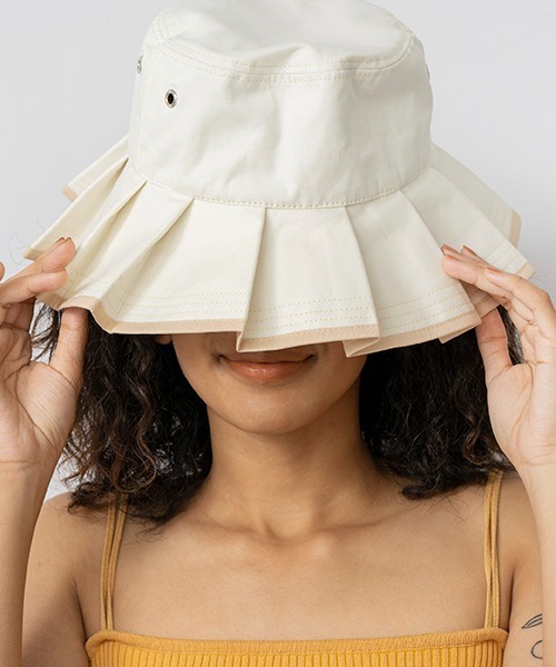 Casselini（キャセリーニ）の「Casselini(キャセリーニ)プリーツバケットハット（ハット・レディース・ブラック/サックスブルー/アイボリー・FREE）」の16枚目の写真