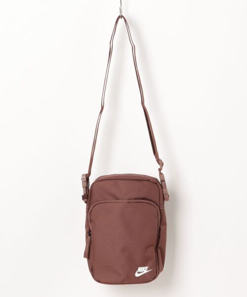 NIKE(ナイキ)の「《NIKEアパレル》ナイキ NK HERITAGE CROSSBODY-FA21(ボディバッグ/ウエストポーチ・レディース・ブラック/パープル系その他/オレンジ/ライラック/スモークグレー/ベージュ系/オレンジ系その他/ブラウン・フリー)」の3枚目の写真