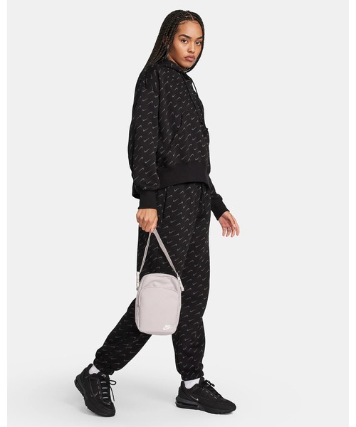 NIKE(ナイキ)の「《NIKEアパレル》ナイキ NK HERITAGE CROSSBODY-FA21(ボディバッグ/ウエストポーチ・レディース・ブラック/パープル系その他/オレンジ/ライラック/スモークグレー/ベージュ系/オレンジ系その他/ブラウン・フリー)」の13枚目の写真