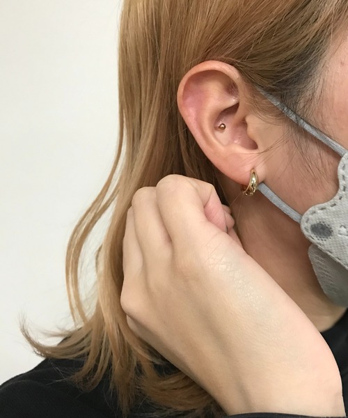 PARKS TOKYO SELECT（パークストウキョウセレクト）の「小ぶりシンプルフープピアス（ピアス（両耳用）・レディース・シルバー/ゴールド/ゴールド系その他/シルバー系その他・FREE）」の7枚目の写真