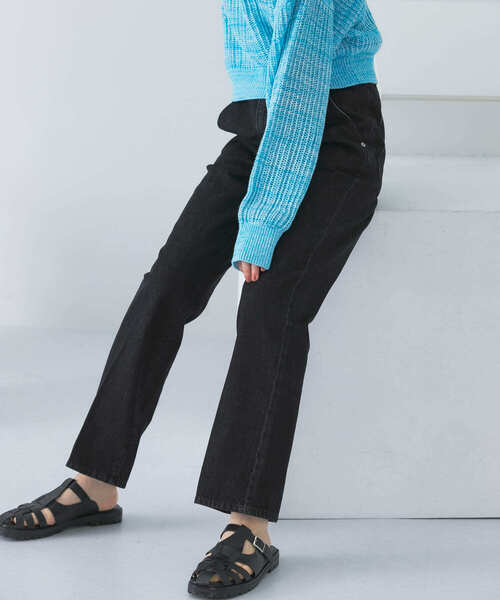 KBF（ケイビーエフ）の「センタープレスストレートデニム（デニムパンツ・レディース・ブラック/ネイビー/ナチュラル・38/36）」の2枚目の写真