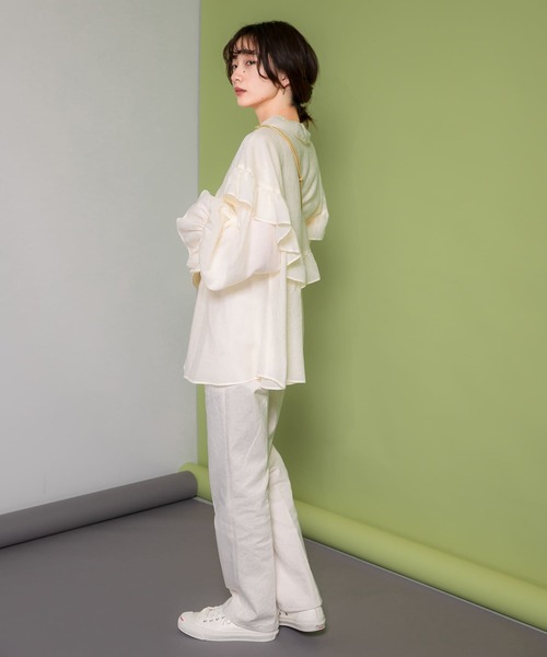 KBF（ケイビーエフ）の「センタープレスストレートデニム（デニムパンツ・レディース・ブラック/ネイビー/ナチュラル・38/36）」の20枚目の写真