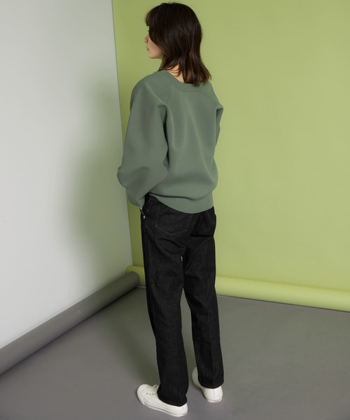 KBF（ケイビーエフ）の「センタープレスストレートデニム（デニムパンツ・レディース・ブラック/ネイビー/ナチュラル・38/36）」の6枚目の写真