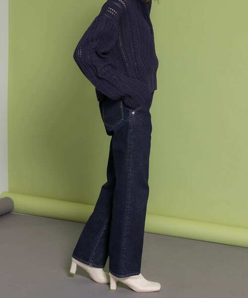 KBF（ケイビーエフ）の「センタープレスストレートデニム（デニムパンツ・レディース・ブラック/ネイビー/ナチュラル・38/36）」の14枚目の写真