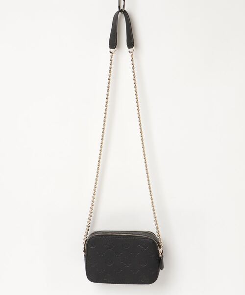 Guess（ゲス）の「HELAINA Crossbody Camera（ショルダーバッグ）」 WEAR
