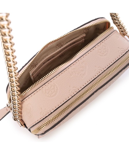 Guess（ゲス）の「HELAINA Crossbody Camera（ショルダーバッグ）」 WEAR
