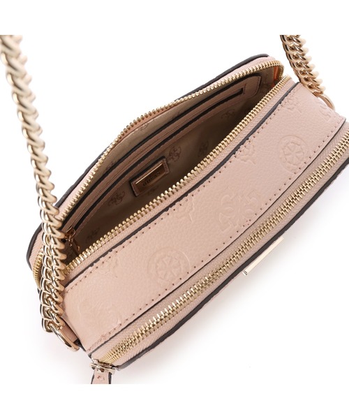 Guess（ゲス）の「HELAINA Crossbody Camera（ショルダーバッグ）」 WEAR