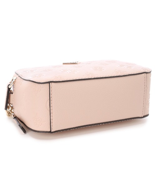 Guess（ゲス）の「HELAINA Crossbody Camera（ショルダーバッグ）」 WEAR