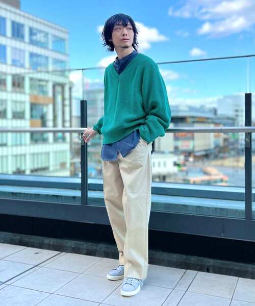 URBAN RESEARCH（アーバンリサーチ）の「カラーボリュームVネックニット（ニット/セーター・メンズ・ブラック/ピンク/イエロー系その他/グリーン系その他・LARGE/MEDIUM）」の15枚目の写真