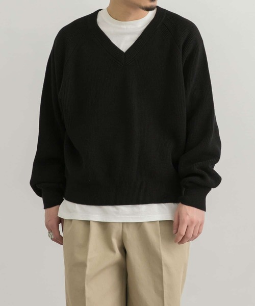 URBAN RESEARCH（アーバンリサーチ）の「カラーボリュームVネックニット（ニット/セーター・メンズ・ブラック/ピンク/イエロー系その他/グリーン系その他・LARGE/MEDIUM）」の21枚目の写真