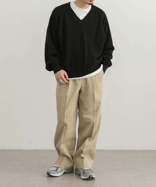 URBAN RESEARCH（アーバンリサーチ）の「カラーボリュームVネックニット（ニット/セーター・メンズ・ブラック/ピンク/イエロー系その他/グリーン系その他・LARGE/MEDIUM）」の22枚目の写真