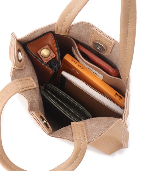 SHOO・LA・RUE（シューラルー）の「◆一枚革風ハトメショルダー（ショルダーバッグ・レディース・ブラック/ナチュラル/ベージュ・00）」の9枚目の写真