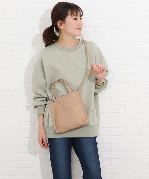 SHOO・LA・RUE（シューラルー）の「◆一枚革風ハトメショルダー（ショルダーバッグ・レディース・ブラック/ナチュラル/ベージュ・00）」の4枚目の写真