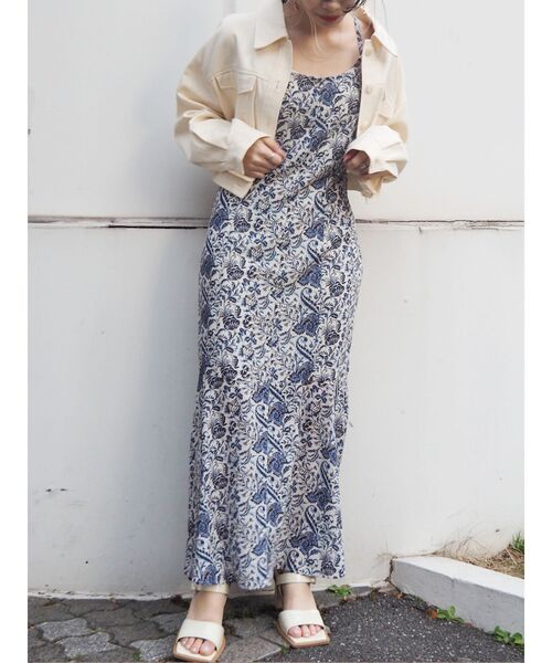 EVRIS（エヴリス）の「Oriental Flowerワンピース（ワンピース・レディース・ホワイト/オレンジ/グリーン・FREE）」の2枚目の写真