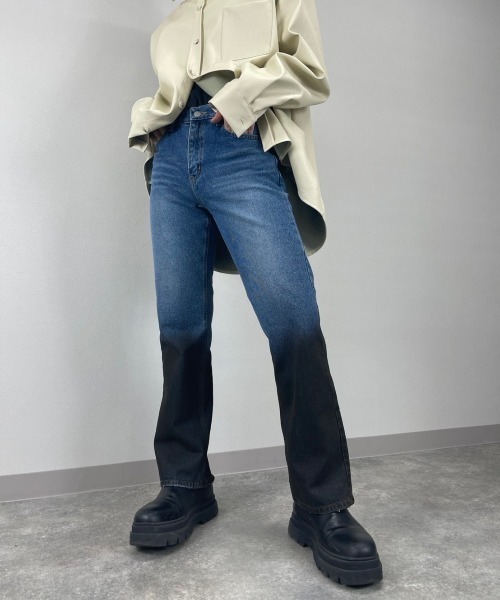 Chikashitsu +(チカシツプラス)の「【Chikashitsu +/チカシツプラス】two tone denim pants/デニムパンツ デザインデニム(デニムパンツ・メンズ・ブルー・S/M)」の1枚目の写真
