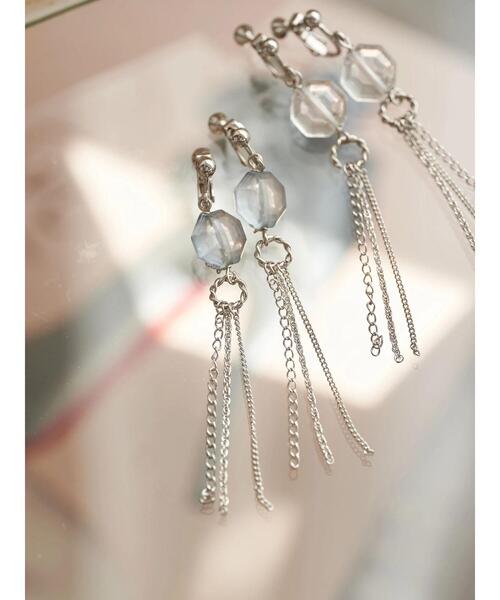 earth music&ecology(アースミュージックアンドエコロジー)の「マットカラーフリンジイヤリング(イヤリング・レディース・クリア/ブルーグレー・FREE)」の4枚目の写真