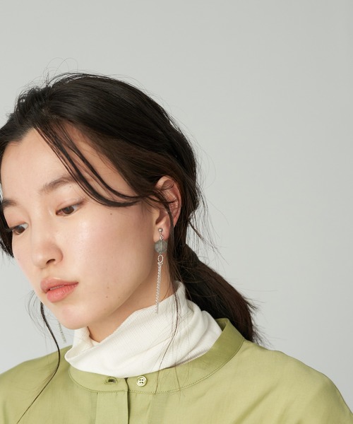 earth music&ecology(アースミュージックアンドエコロジー)の「マットカラーフリンジイヤリング(イヤリング・レディース・クリア/ブルーグレー・FREE)」の1枚目の写真