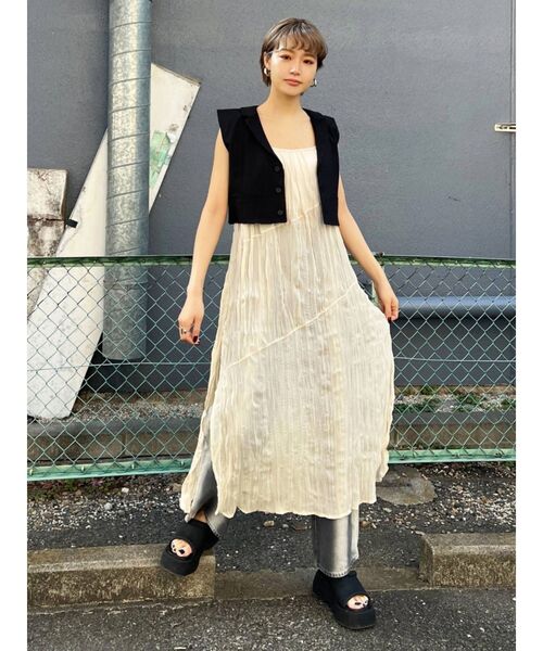 EMODA（エモダ）の「バイアスシアーキャミソールワンピース（ワンピース・レディース・オレンジ/ブラック/アイボリー・FREE）」の17枚目の写真