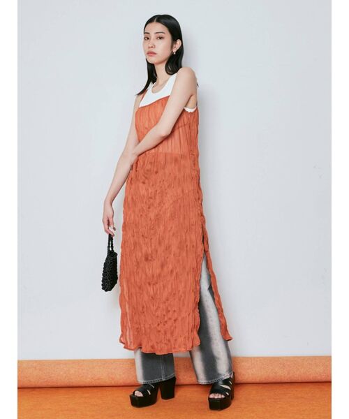 EMODA（エモダ）の「バイアスシアーキャミソールワンピース（ワンピース・レディース・オレンジ/ブラック/アイボリー・FREE）」の19枚目の写真