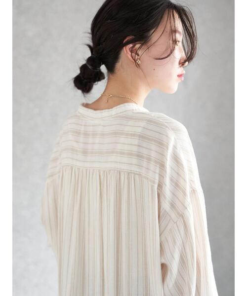 earth music&ecology（アースミュージックアンドエコロジー）の「麻混バックギャザードルマンワンピース(柄)（ワンピース・レディース・ストライプ/ベージュ系その他2・FREE）」の5枚目の写真