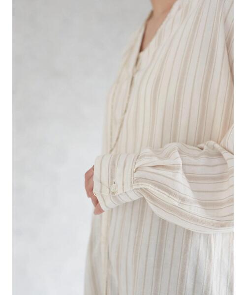 earth music&ecology（アースミュージックアンドエコロジー）の「麻混バックギャザードルマンワンピース(柄)（ワンピース・レディース・ストライプ/ベージュ系その他2・FREE）」の6枚目の写真