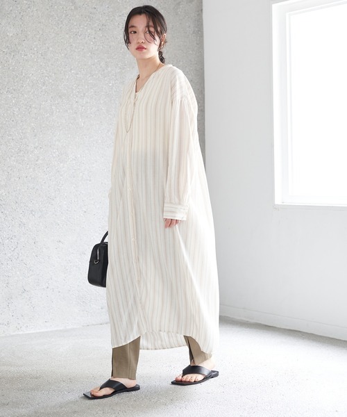 earth music&ecology（アースミュージックアンドエコロジー）の「麻混バックギャザードルマンワンピース(柄)（ワンピース・レディース・ストライプ/ベージュ系その他2・FREE）」の2枚目の写真