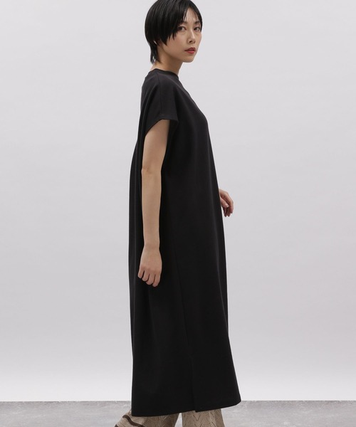 LAKOLE（ラコレ）の「プレーティングカットソーワンピース / 271570（ワンピース・レディース・ブラック/オレンジ/ブルー/ライトベージュ・SMALL/MEDIUM）」の2枚目の写真