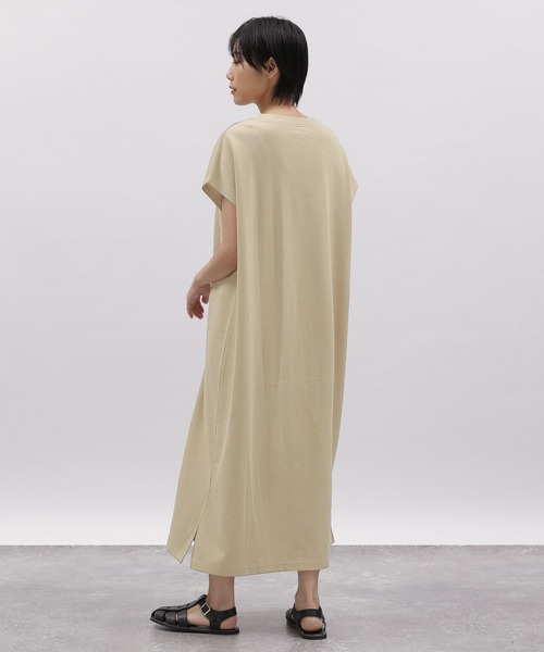 LAKOLE（ラコレ）の「プレーティングカットソーワンピース / 271570（ワンピース・レディース・ブラック/オレンジ/ブルー/ライトベージュ・SMALL/MEDIUM）」の12枚目の写真