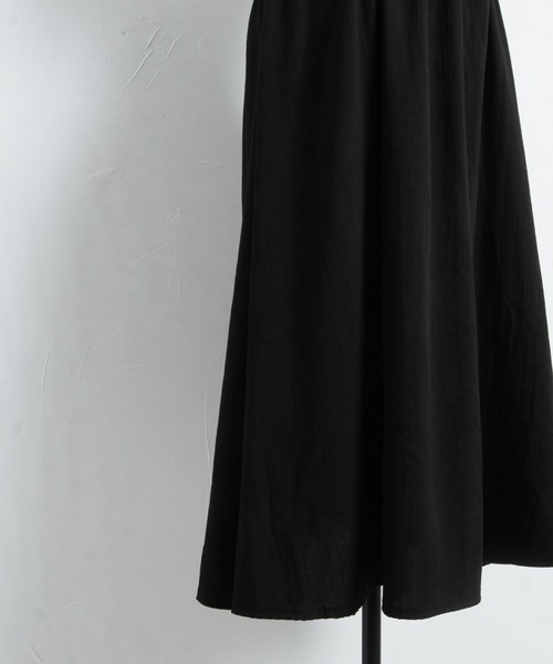 tocco closet（トッコ　クローゼット）の「くるみ飾り釦付きギャザースリーブスクエアネックワンピース（ワンピース・レディース・ブラック・M）」の18枚目の写真