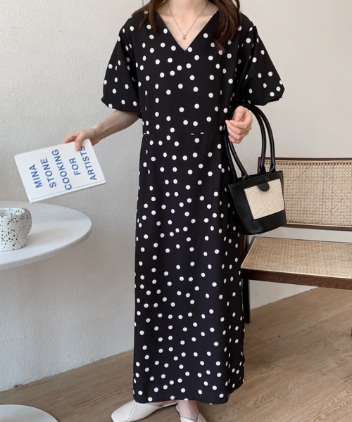 ABITOKYO(アビトーキョー)の「バックスリットボリュウーム袖ドット柄ワンピース(ワンピース・レディース・ブラック/ベージュ/ブラウン・S/M)」の4枚目の写真
