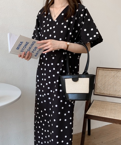 ABITOKYO(アビトーキョー)の「バックスリットボリュウーム袖ドット柄ワンピース(ワンピース・レディース・ブラック/ベージュ/ブラウン・S/M)」の6枚目の写真