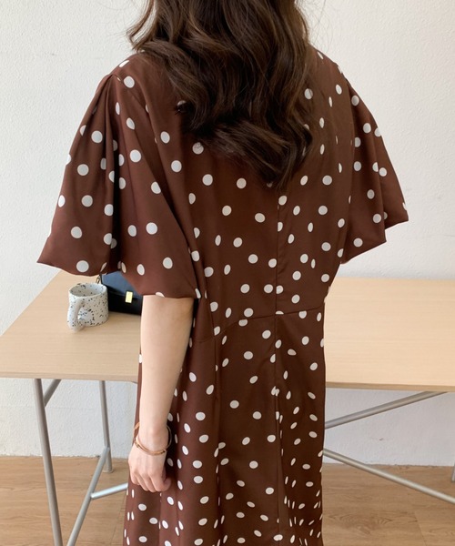 ABITOKYO(アビトーキョー)の「バックスリットボリュウーム袖ドット柄ワンピース(ワンピース・レディース・ブラック/ベージュ/ブラウン・S/M)」の16枚目の写真