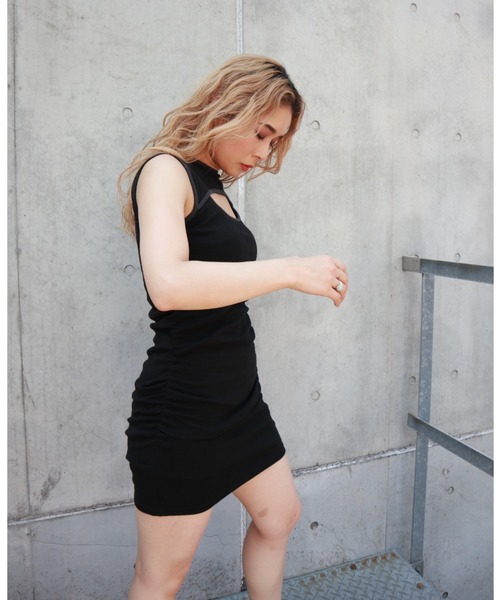 FIG&VIPER（フィグアンドバイパー）の「バイカラー胸あきノースリOP（ワンピース・レディース・ブラック/カーキ・FREE）」の17枚目の写真