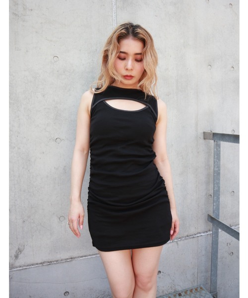 FIG&VIPER（フィグアンドバイパー）の「バイカラー胸あきノースリOP（ワンピース・レディース・ブラック/カーキ・FREE）」の14枚目の写真